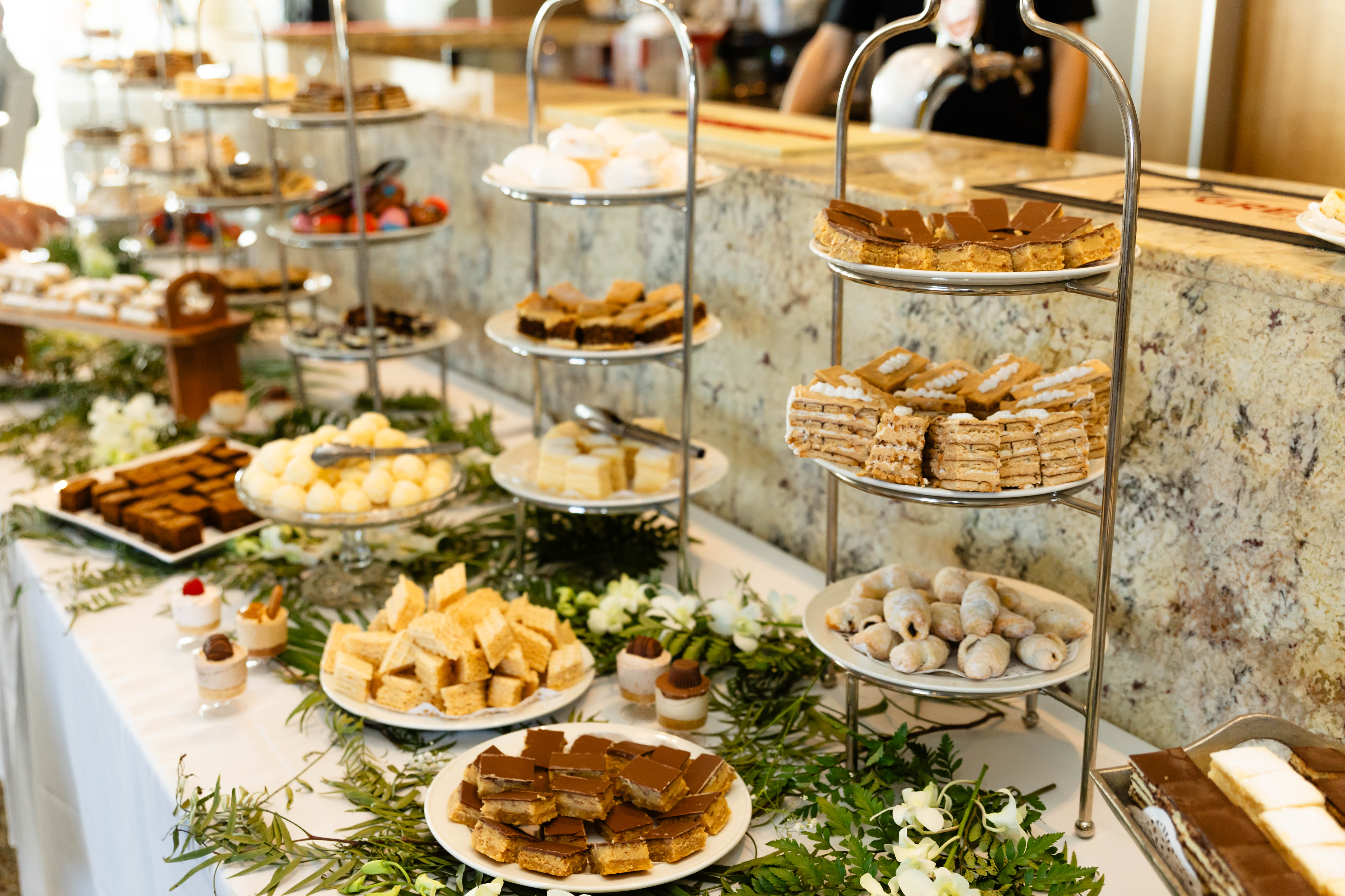 How I Avoid Overeating at BBQs, Birthdays & Nights Out — While Still Enjoying Them